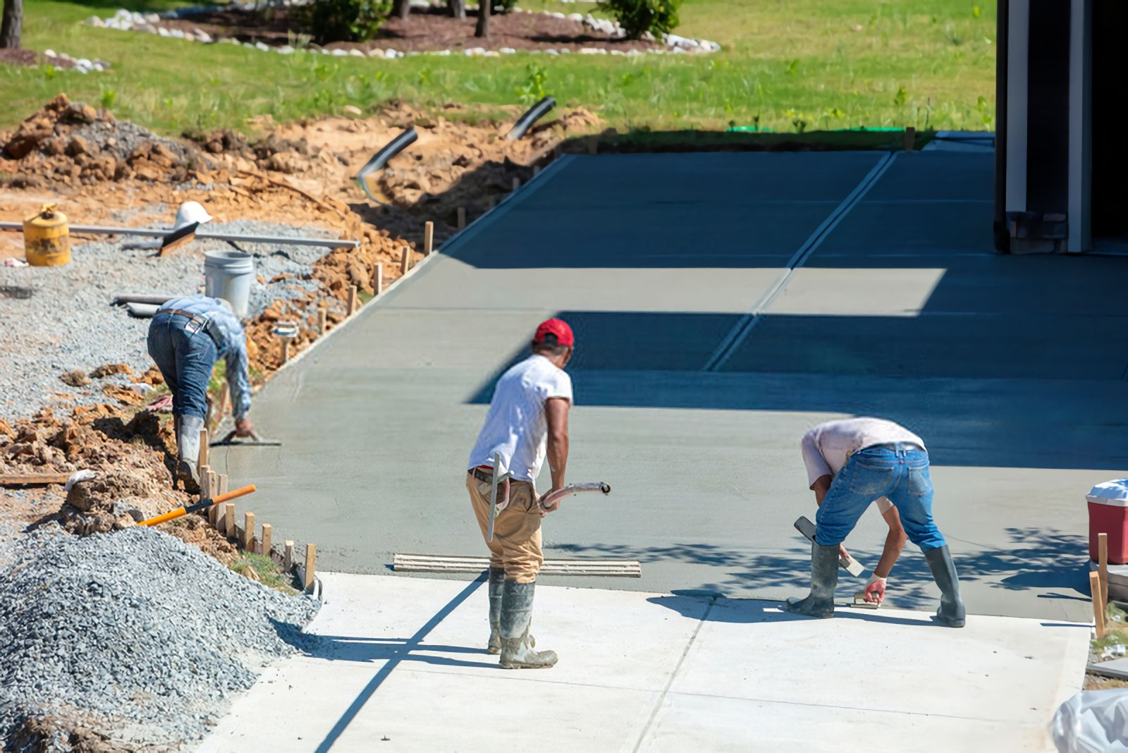 driveway resurfacing process demonstrated by East Valley Concrete pros in Scottsdale AZ